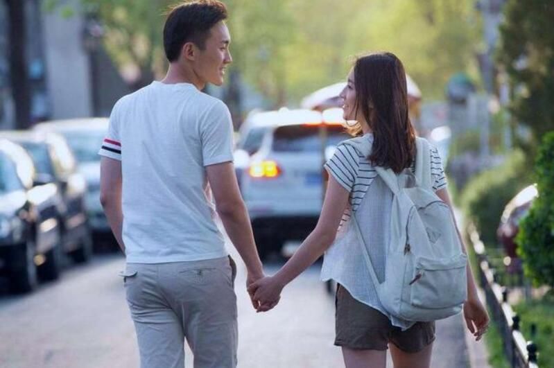 现在的离婚要带什么证件，怎样办手续